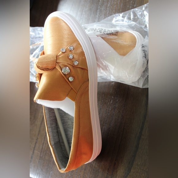 NWOB Nine West Gold Embellished Slip-On Sneakers - Picture 12 of 15